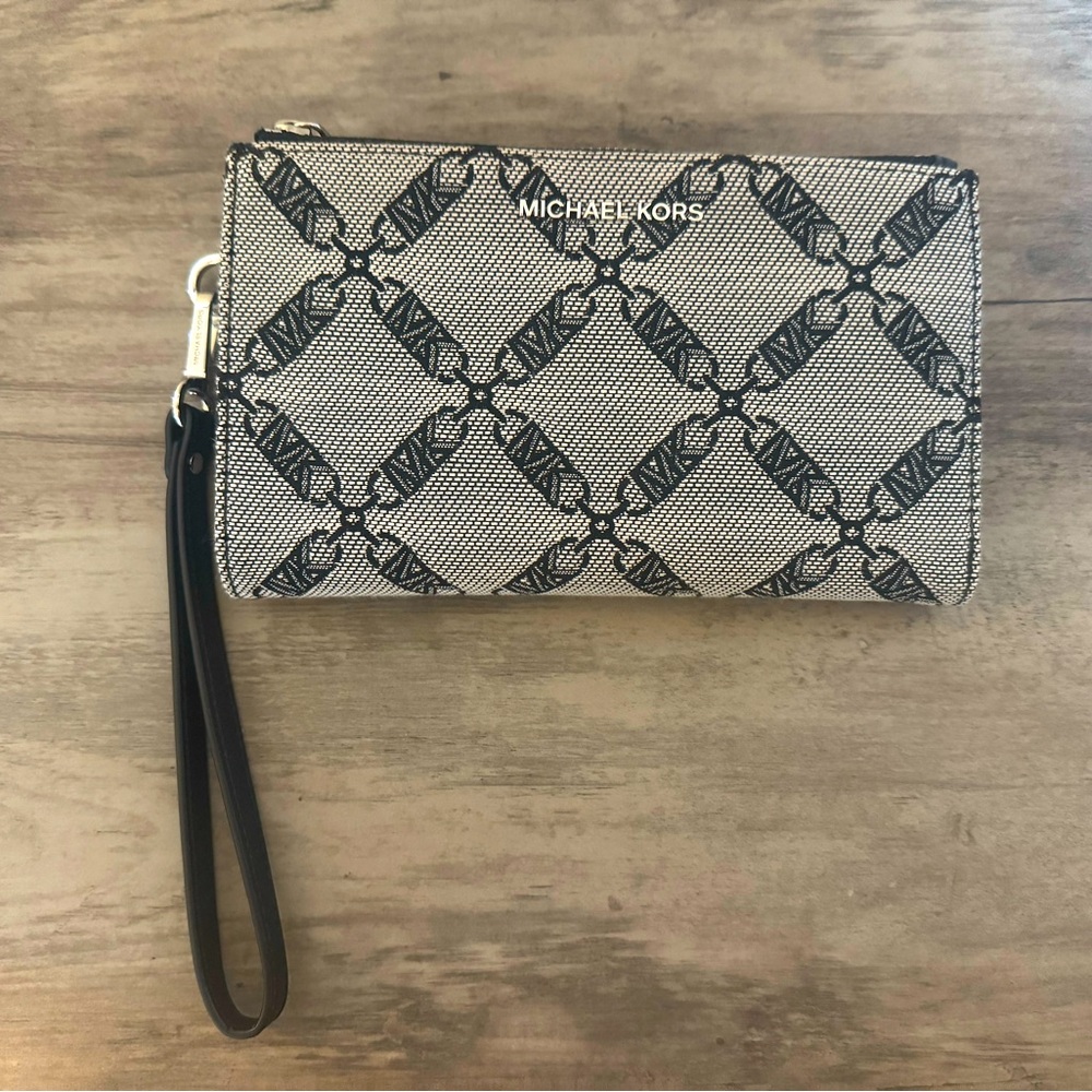 Michael Kors wristlet wallet